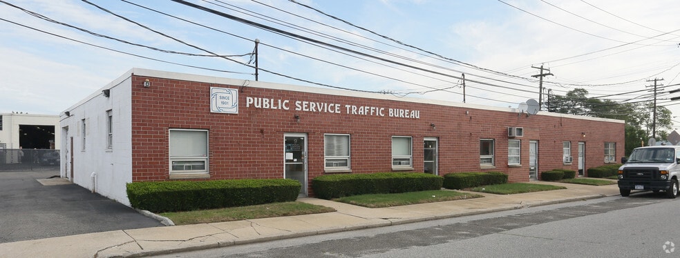1-9 Hicks St, Lindenhurst, NY for lease - Primary Photo - Image 1 of 5