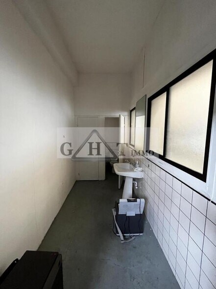 Industrial in Saint-Maur-des-Fossés for lease - Interior Photo - Image 3 of 3