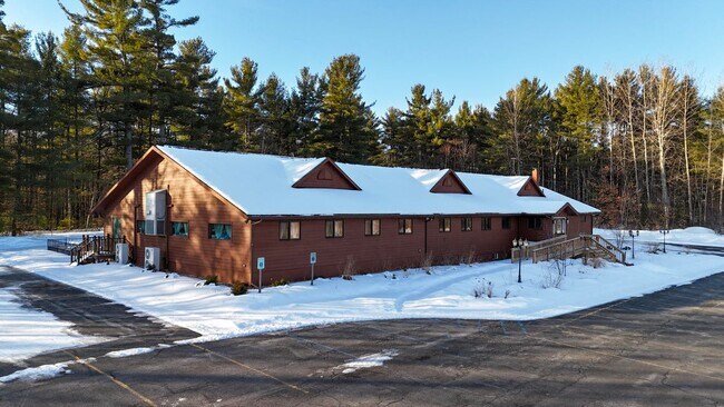 Plus de détails pour 697 Bear Swamp Rd, Peru, NY - Commerce de détail à vendre