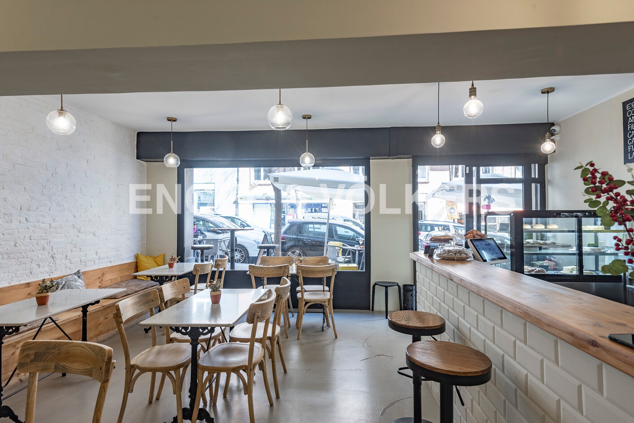 Retail in Barcelona, Barcelona for lease Primary Photo- Image 1 of 3