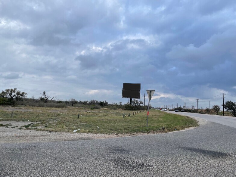 8160 U.S. 281 hwy, Marble Falls, TX à vendre - Photo du bâtiment - Image 3 de 19