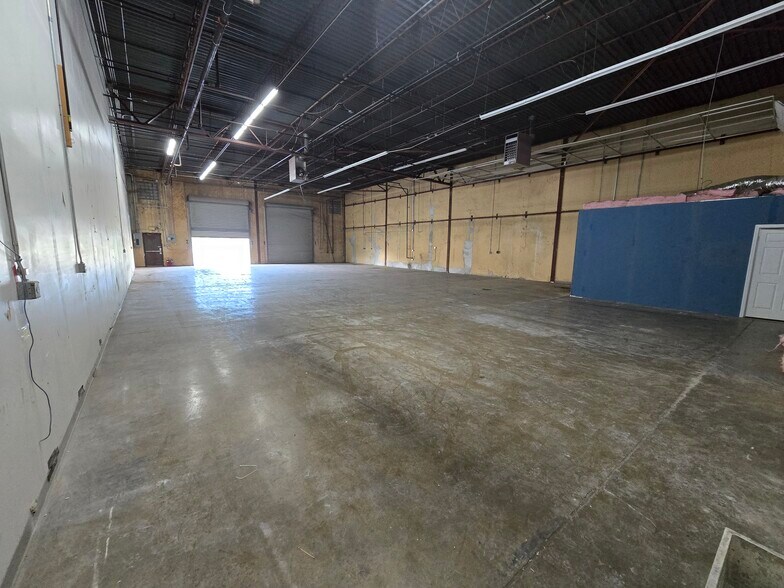 5700-5788 Distribution Dr, Memphis, TN à louer - Photo du bâtiment - Image 2 de 10