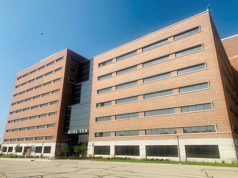 910 Mayer Ave, Madison, WI à louer - Photo du bâtiment - Image 3 de 8