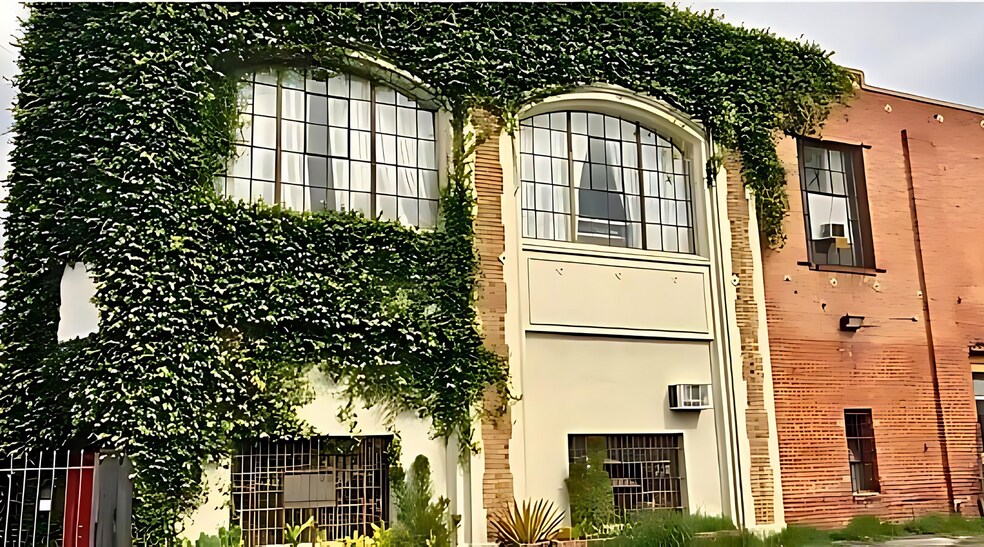 3430 S Hill St, Los Angeles, CA à louer - Photo du bâtiment - Image 2 de 7