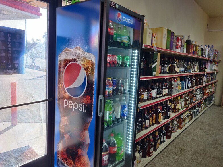 750 Main St and 766 Main St portefeuille de 2 propriétés à vendre sur LoopNet.ca - Photo du bâtiment - Image 3 de 36