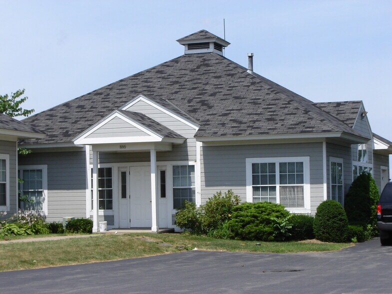 890 E Brighton Ave, Syracuse, NY à louer - Photo principale - Image 1 de 5