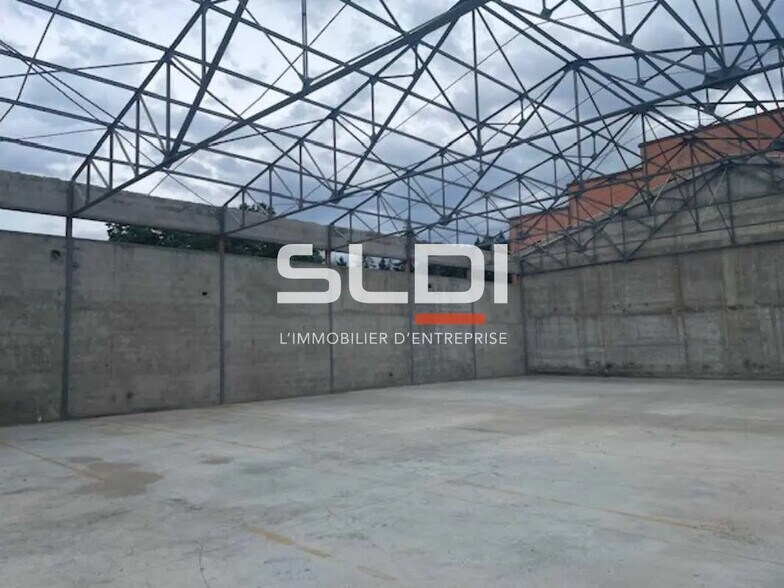 Bureau dans Rillieux-la-Pape à louer - Photo du bâtiment - Image 3 de 7