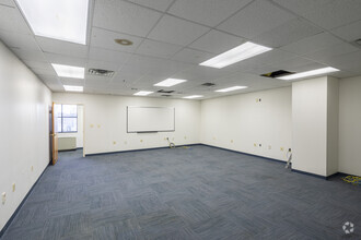 8850 Richmond Hwy, Alexandria, VA for lease Interior Photo- Image 2 of 5