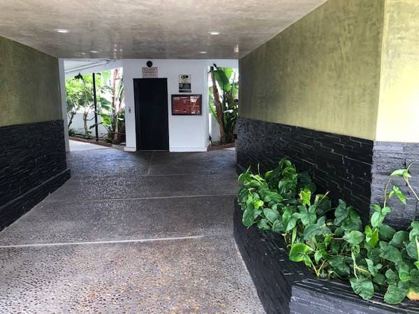5301 Laurel Canyon Blvd, North Hollywood, CA for lease Interior Photo- Image 1 of 6