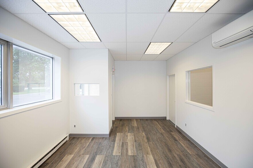 66-96 Cain Dr, Brentwood, NY à louer - Photo intérieure - Image 2 de 6