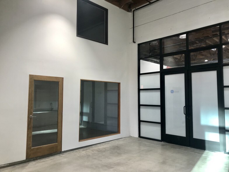 8928 Ellis Ave, Culver City, CA for lease - Lobby - Image 2 of 4