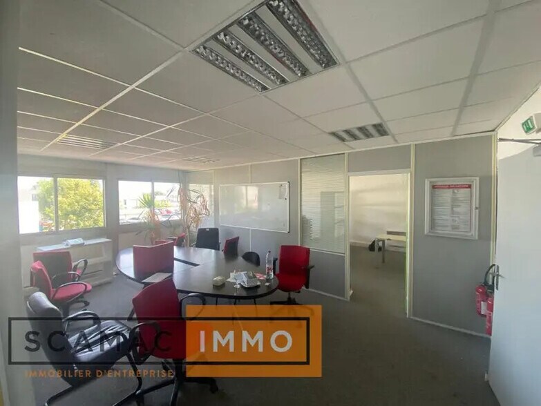 Industrial in Les Ulis for lease - Interior Photo - Image 2 of 9