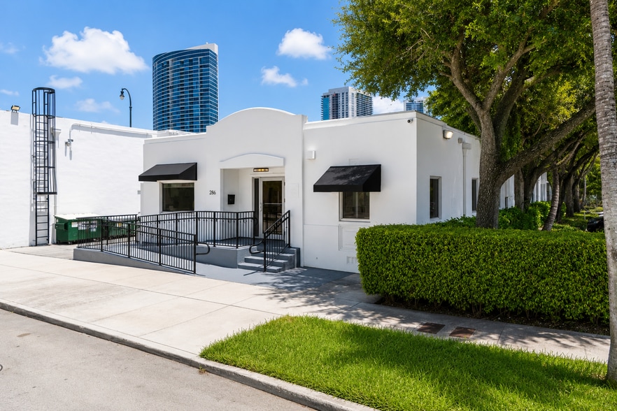286 NE 39th St, Miami, FL for lease - Building Photo - Image 3 of 32