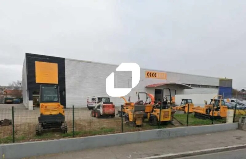 Flex in Vaulx-en-Velin for lease Building Photo- Image 1 of 12