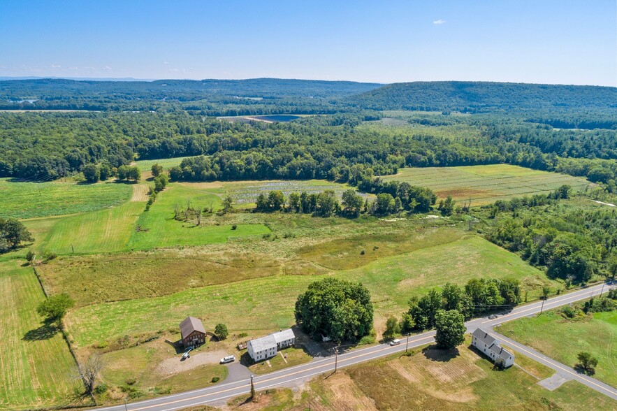 74 College Hwy, Southwick, MA à vendre - Photo du bâtiment - Image 2 de 8