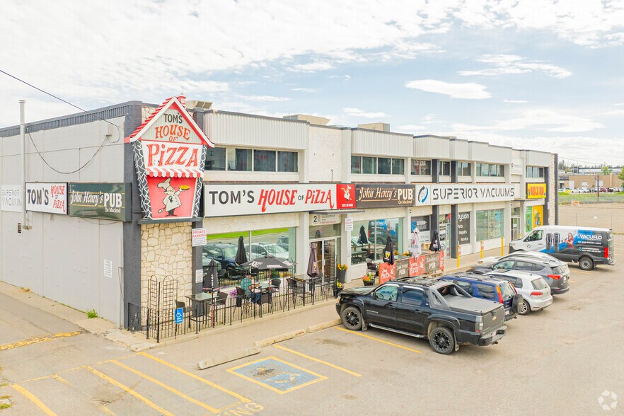 7730 Macleod Trl S, Calgary, AB à vendre - Photo principale - Image 1 de 1