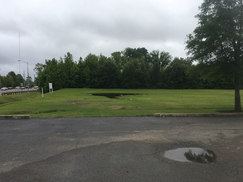 2415 Whitten Rd, Memphis, TN à vendre - Photo du bâtiment - Image 3 de 5