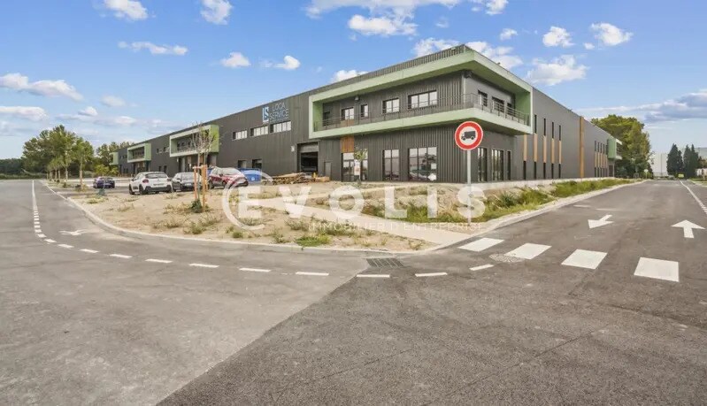Flex in Graveson for lease - Building Photo - Image 1 of 9