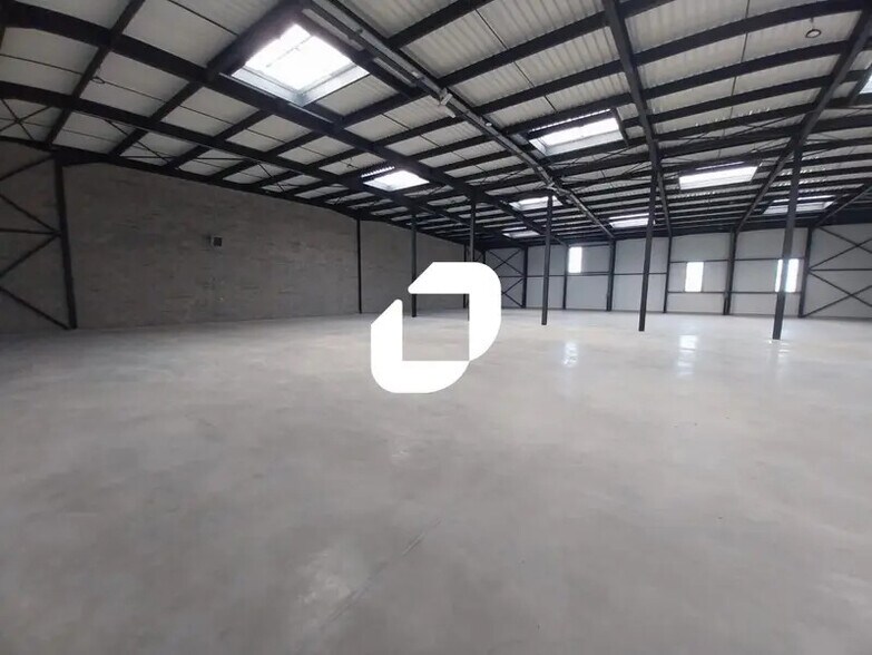 Flex in Colombier-Saugnieu for lease - Interior Photo - Image 2 of 24