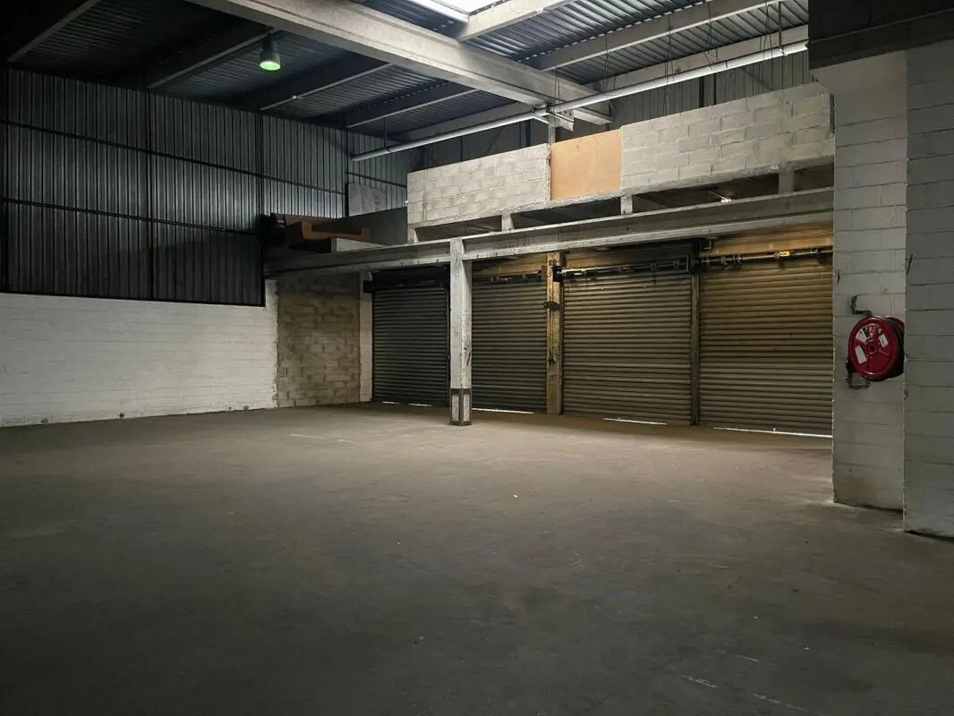 Industrial in Aulnay-sous-Bois for lease Building Photo- Image 1 of 2