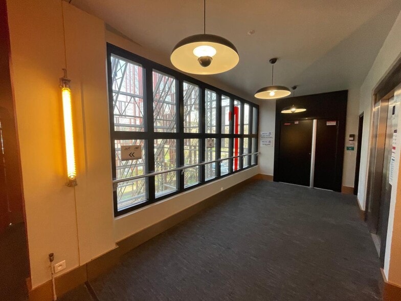 1 Place Des Hauts Tilliers, Gennevilliers for lease - Building Photo - Image 2 of 7