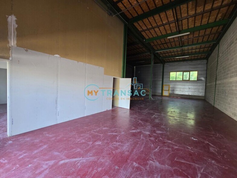 Flex in Courtry for lease - Interior Photo - Image 2 of 3