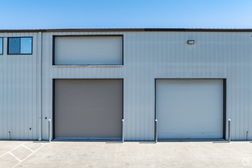 879 Lindberg Ln, Petaluma, CA for lease - Building Photo - Image 3 of 4