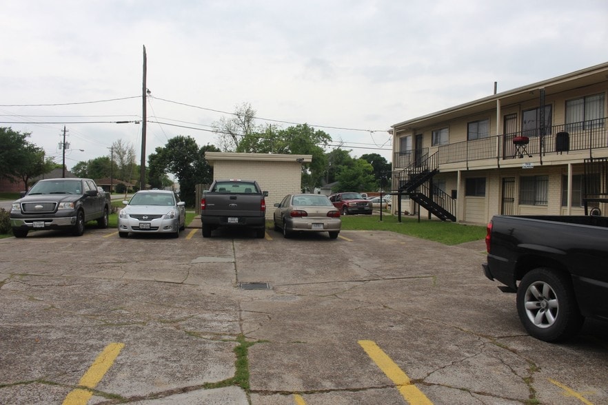 7820 Calhoun Rd, Houston, TX for sale - Building Photo - Image 3 of 9