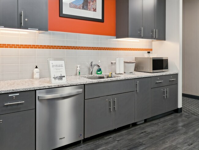 Plus de détails pour 8661 201st St, Langley Twp, BC - Coworking à louer