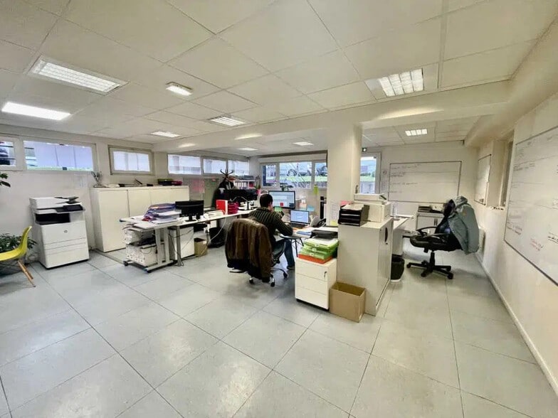 Office in Le Grand-Quevilly for lease - Interior Photo - Image 3 of 27