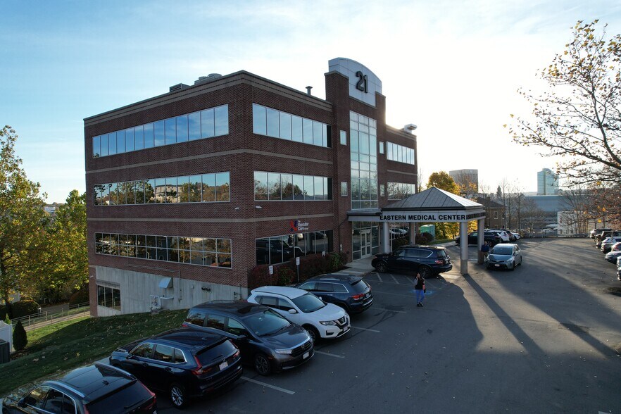 21 Eastern Ave, Worcester, MA à louer - Photo du bâtiment - Image 2 de 2