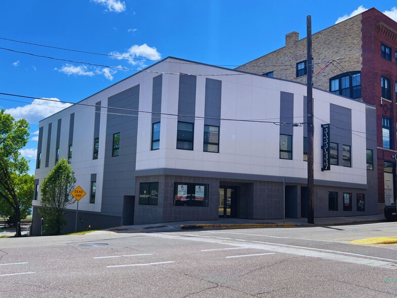 327 E Wilson St, Madison, WI à louer - Photo du bâtiment - Image 2 de 4