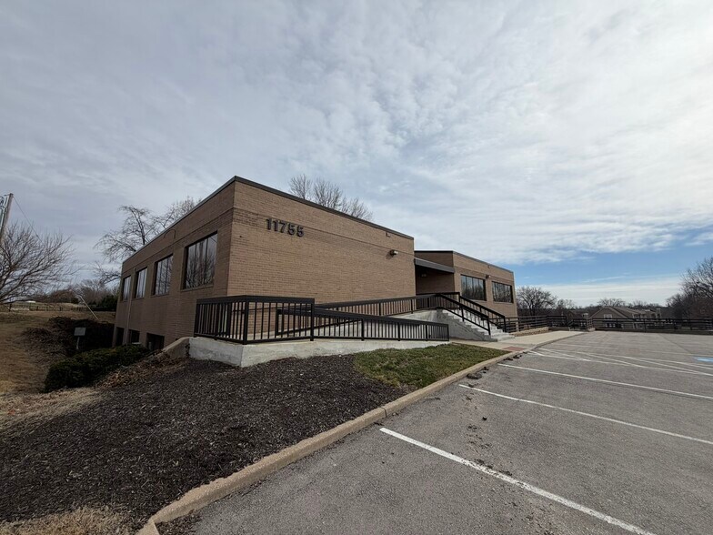 11755 W 112th St, Overland Park, KS à louer - Photo du bâtiment - Image 2 de 5