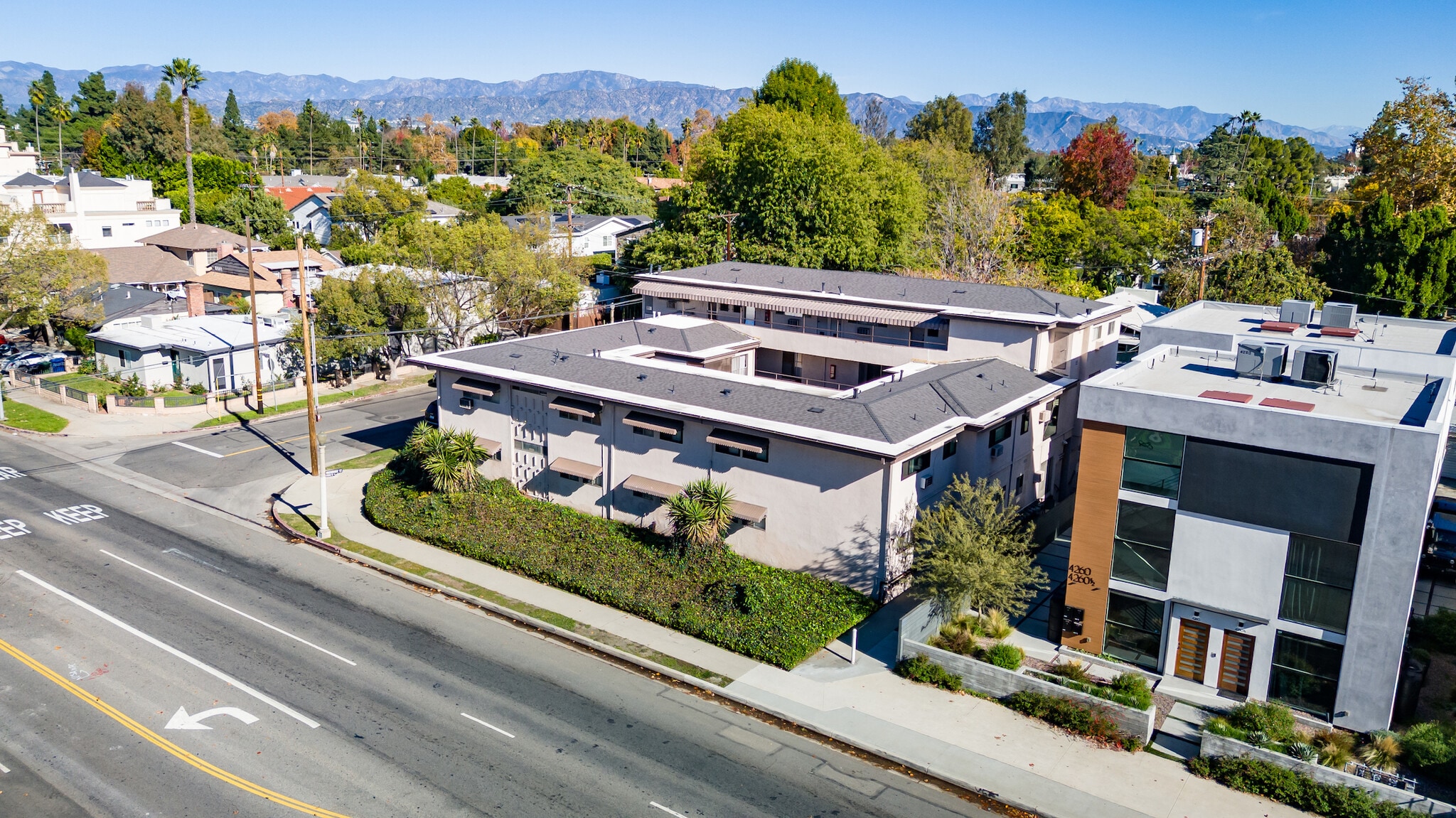 12070 Woodbridge St, Studio City, CA à vendre Photo principale- Image 1 de 18