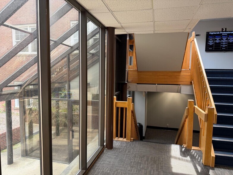 2 Stowe Rd, Peekskill, NY à louer - Photo du bâtiment - Image 3 de 32