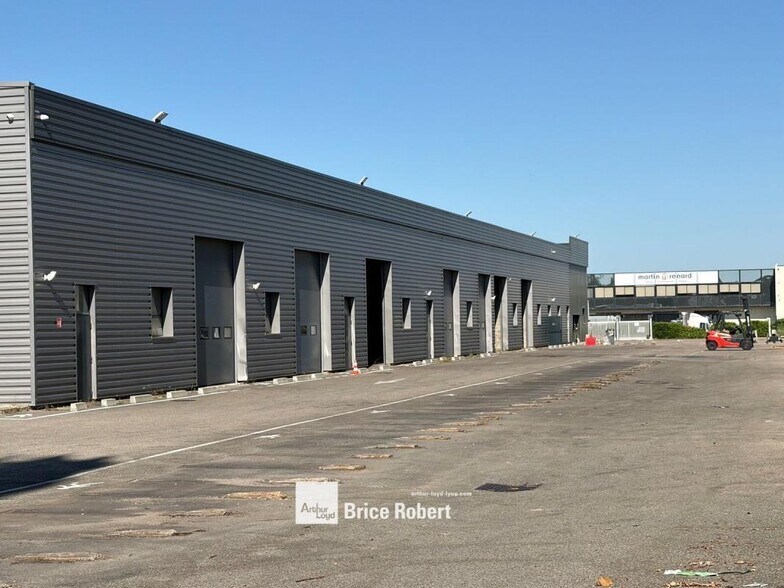 21 Chemin Des Muriers, Genas for lease - Building Photo - Image 2 of 6
