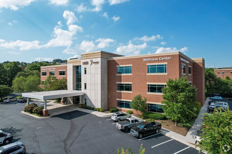 1400 Dowell Springs Blvd, Knoxville, TN à louer - Photo du bâtiment - Image 1 de 5