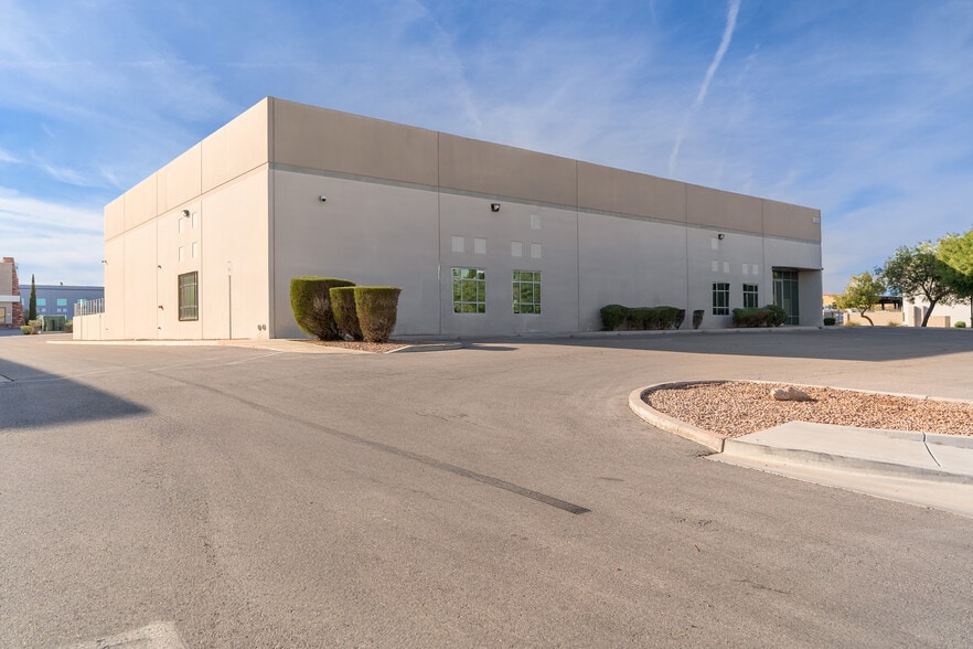 3655 E Post Rd, Las Vegas, NV à vendre - Photo du bâtiment - Image 3 de 8