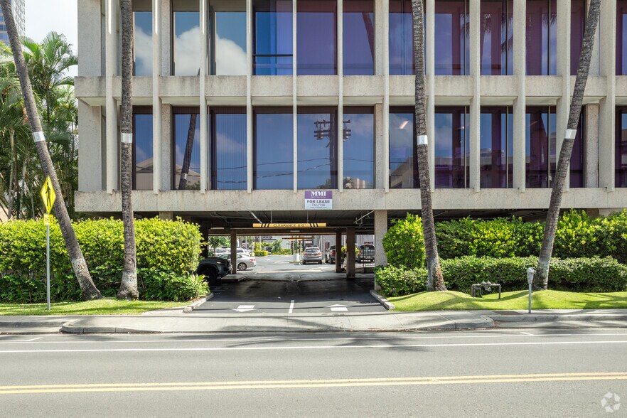 1060 Young St, Honolulu, HI à louer - Photo du bâtiment - Image 3 de 7