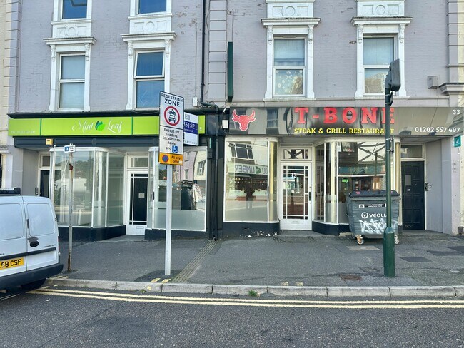 Plus de détails pour 32-33 The Triangle, Bournemouth - Commerce de détail à louer