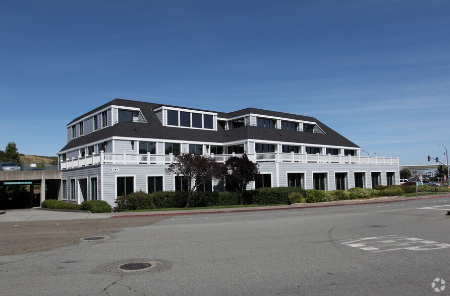 101 Larkspur Landing Cir, Larkspur, CA à louer - Photo du bâtiment - Image 2 de 6