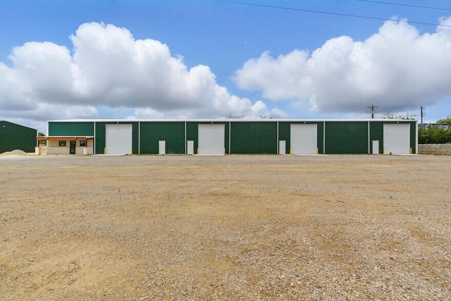120 W Scenic Trl, Weatherford, TX for lease - Building Photo - Image 2 of 26