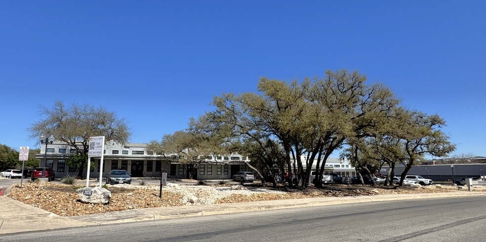 21232 Gathering Oak, San Antonio, TX for lease - Building Photo - Image 3 of 7