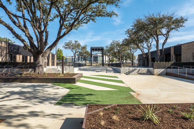 More details for 13755 Lyndon B Johnson Freeway, Garland, TX - Retail for Lease