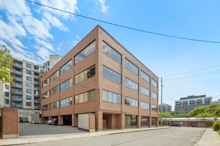 383 Parkdale Ave, Ottawa, ON à louer - Photo du bâtiment - Image 3 de 6