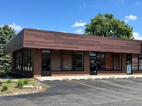 9901-9911 S Roberts Rd, Palos Hills, IL for lease Interior Photo- Image 2 of 8