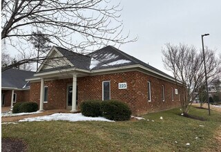223 Bulifants Blvd, Williamsburg, VA à louer Photo du bâtiment- Image 1 de 14
