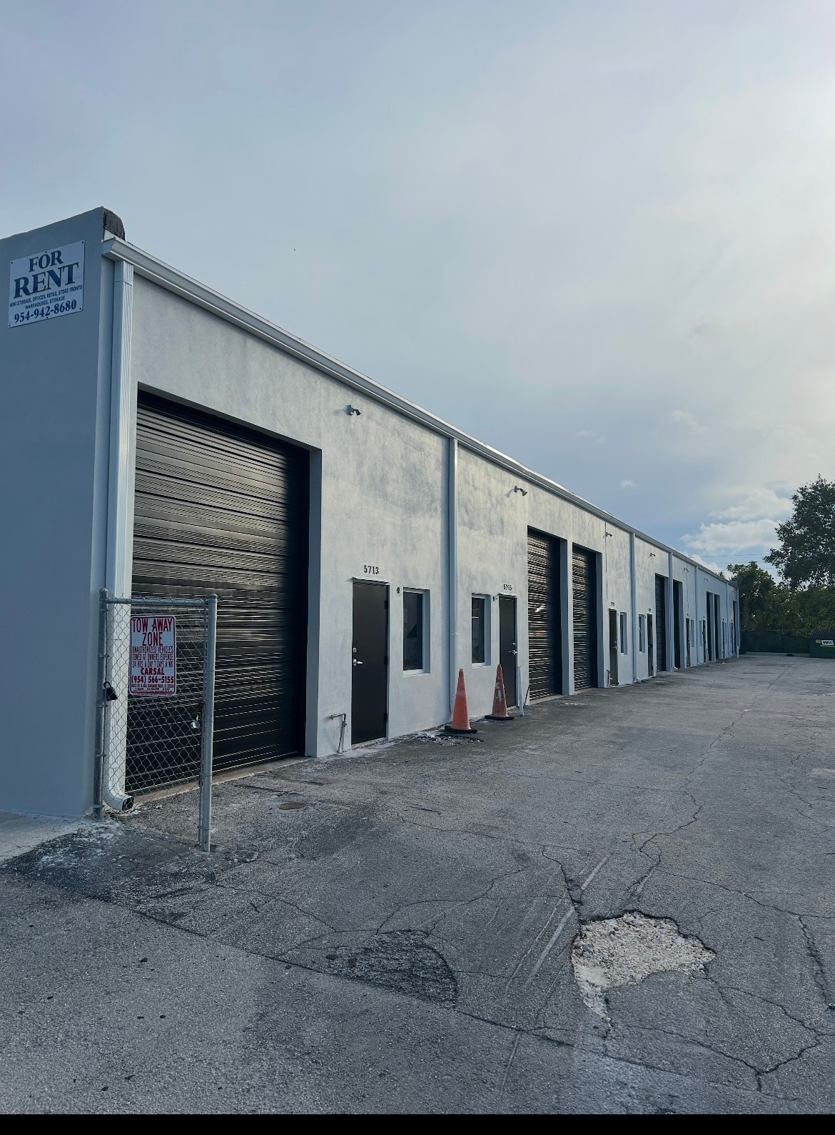 5713-5727 NE 14th Ave, Fort Lauderdale, FL for lease Building Photo- Image 1 of 12