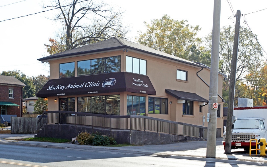 421 Dundas St E, Whitby, ON for lease - Building Photo - Image 2 of 9