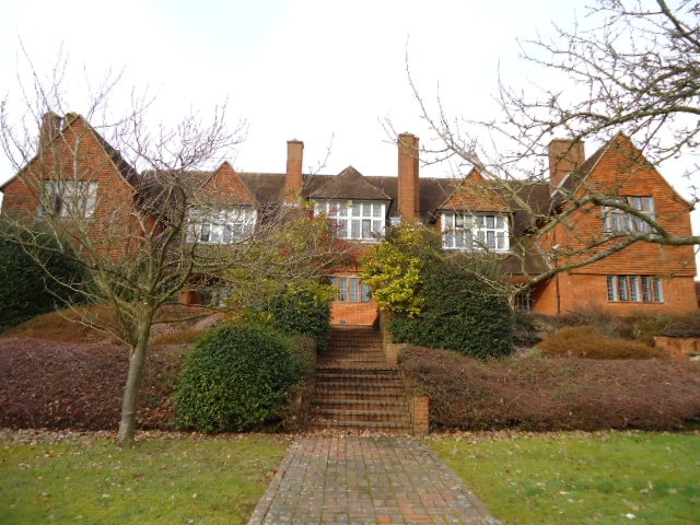 Lutyens Clos, Basingstoke for lease - Primary Photo - Image 1 of 6